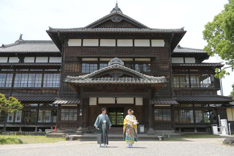 まずは正面から