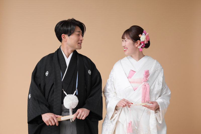 ヘアアクセサリーと小物の色を合わせて