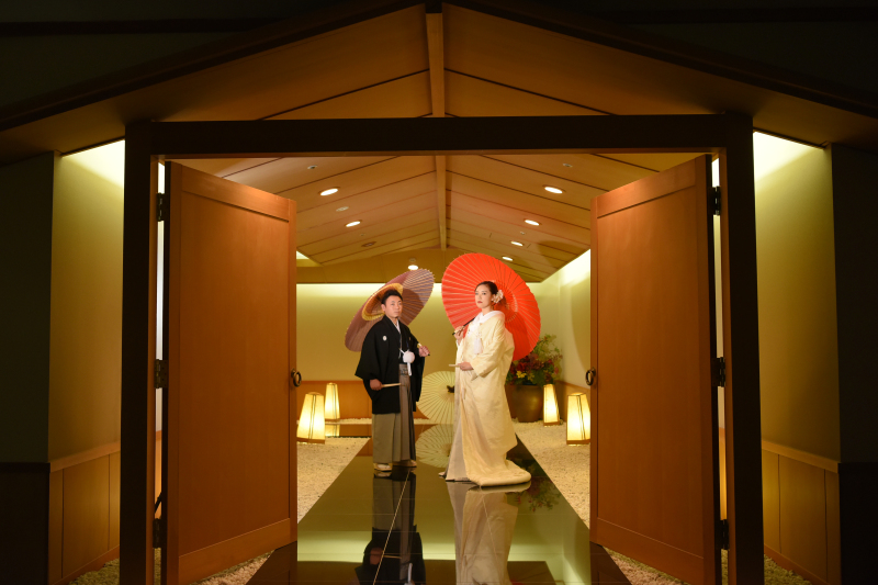 神殿入口でかっこよく!