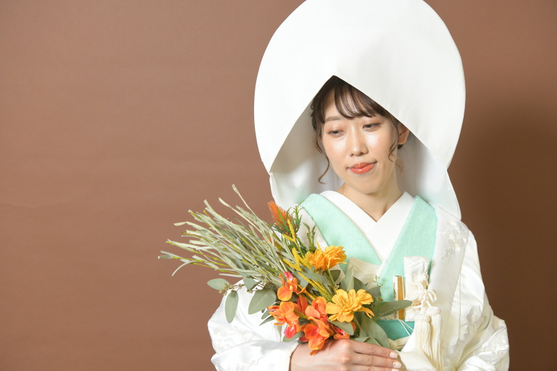 白無垢では綿帽子でしっとりと