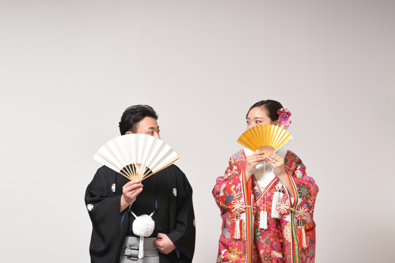 扇子で顔隠しショット☆