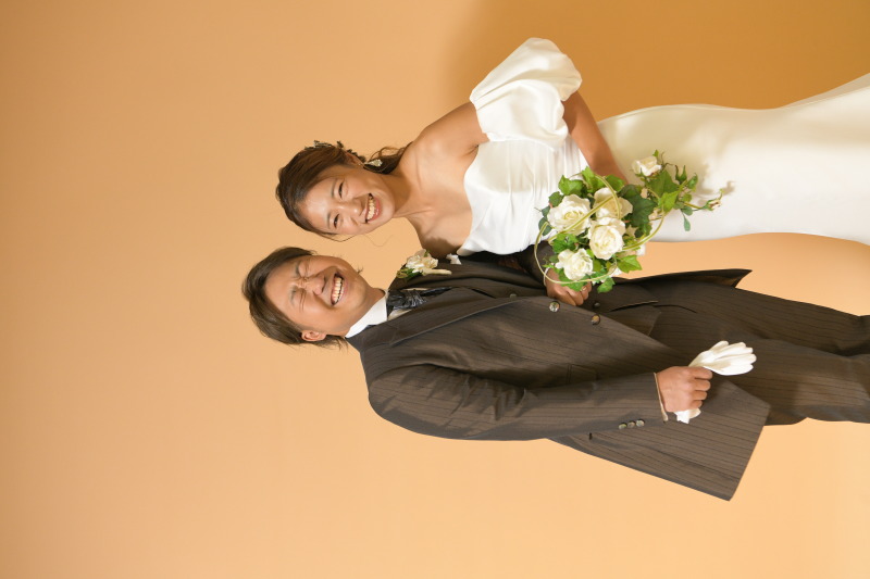 次はウェディングドレスを