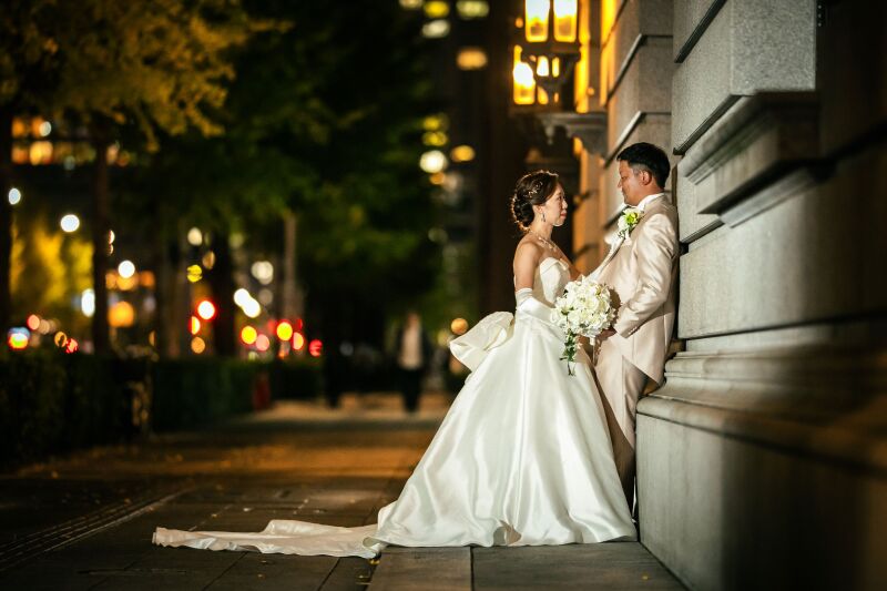 夜の街並みでロマンチックに撮影