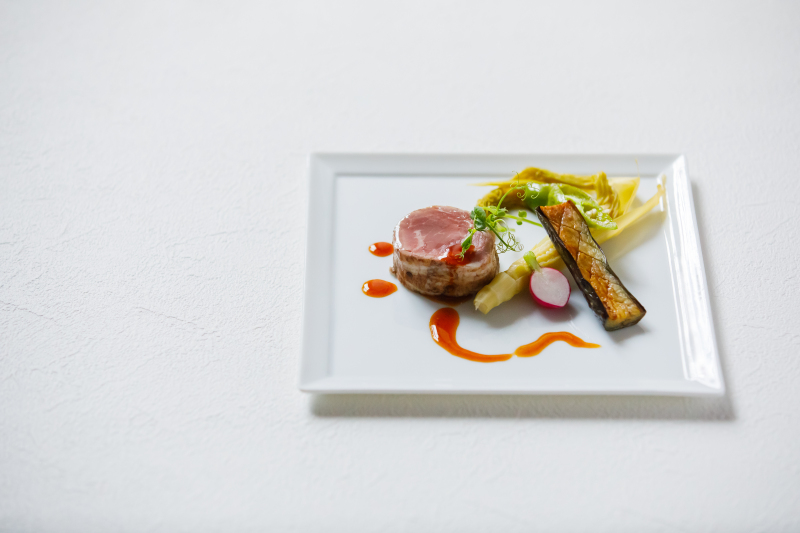 【会食フォト】圧巻の大聖堂チャペルで撮影《6名様分の食事付き》洋装1着＊80カットレタッチ済みデータ納品◇家族撮影もOK！