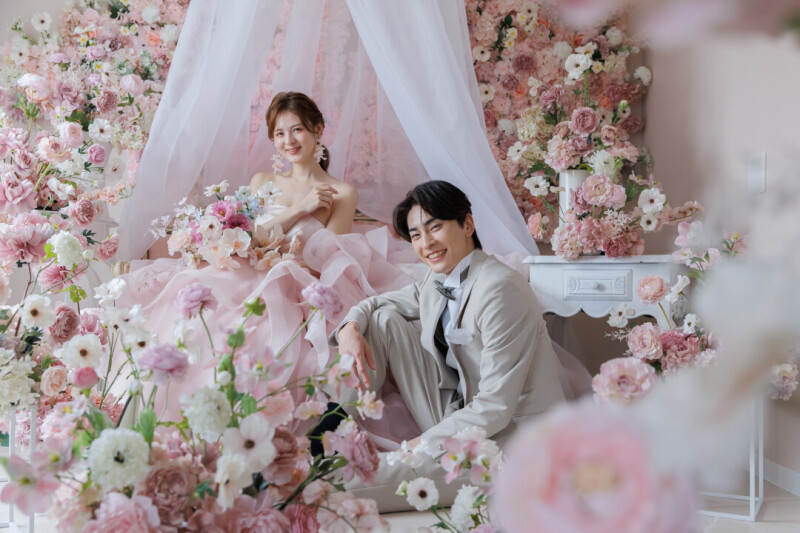 【洋装2着でスタジオ選べる!】韓国スタジオ+お花のスタジオ両方撮りたい2人におすすめ!《100カットデータ納品》
