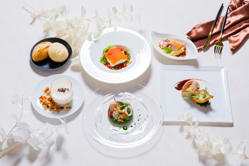 【会食フォト】圧巻の大聖堂チャペルで撮影《6名様分の食事付き》洋装1着＊80カットレタッチ済みデータ納品◇家族撮影もOK！