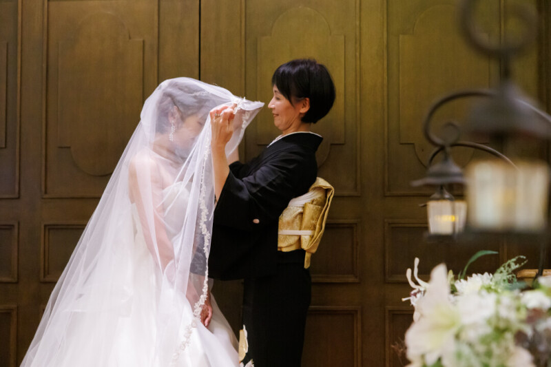 【大聖堂で家族フォト】結婚式をしないお二人におすすめご両親も招待して挙式シーンを写真に残す!90分75カット撮影後はお食事付き