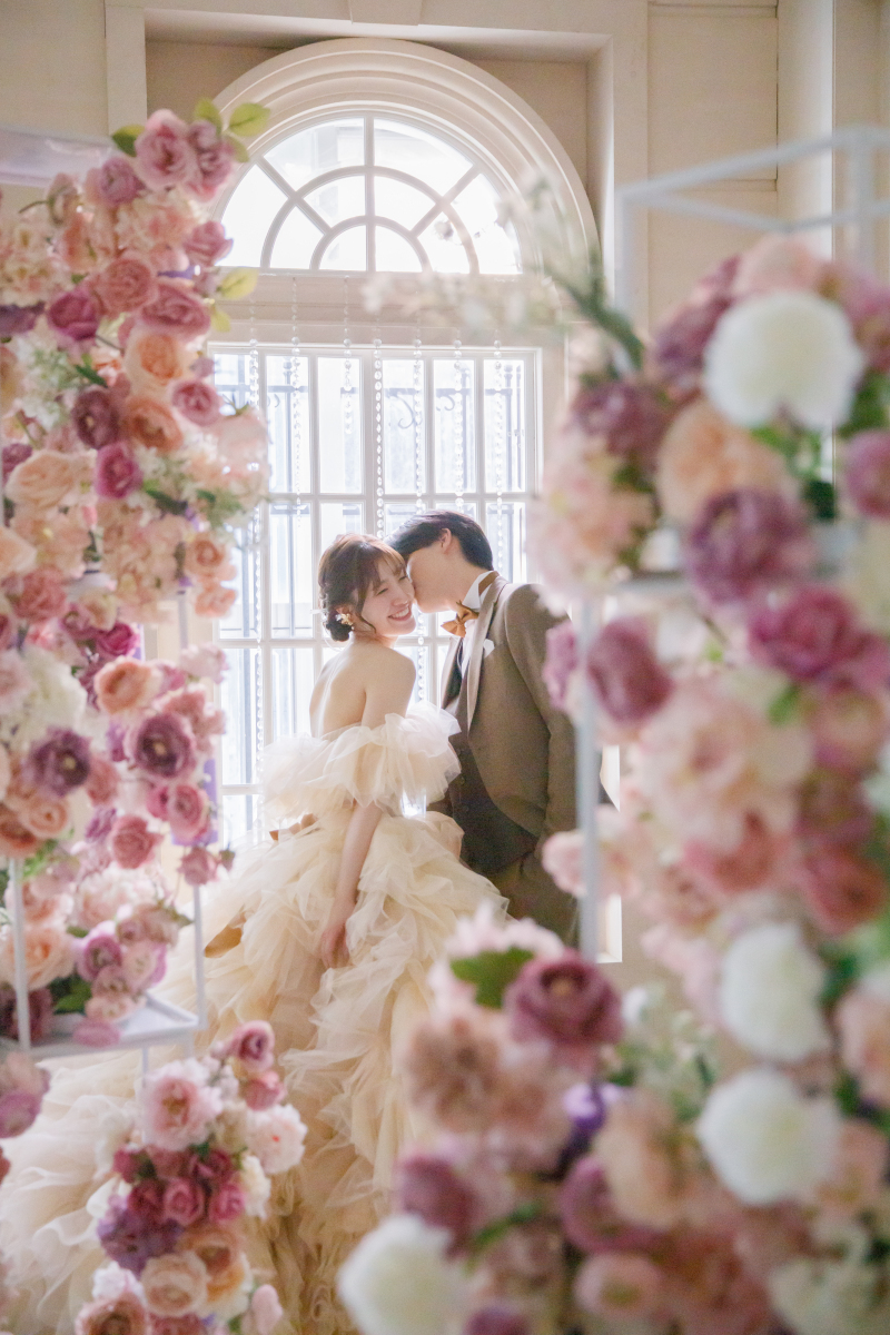 【50カットレタッチ済みデータ納品】お花が溢れるcocomiスタジオでの撮影　洋装1点コミコミプラン