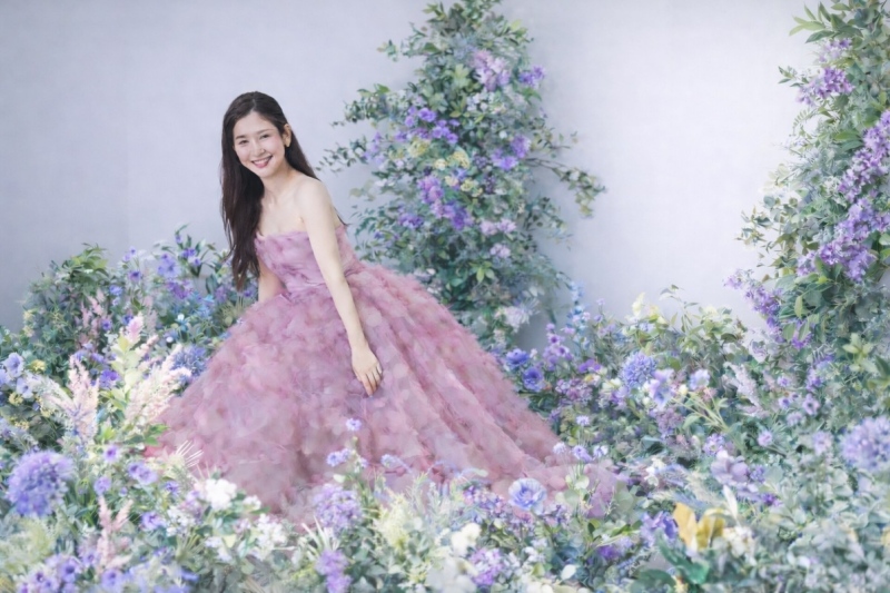 【50カットレタッチ済みデータ納品】お花が溢れるcocomiスタジオでの撮影　洋装1点コミコミプラン