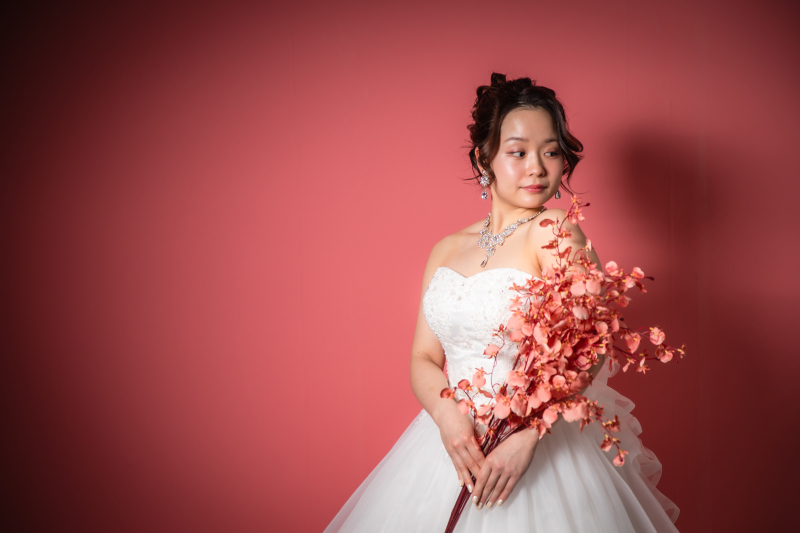 【お手頃価格♪】洋装1点プラン・衣装各1点、新婦ヘアメイク、データ10カット付き!