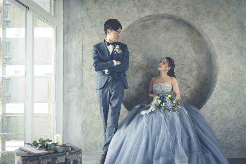 ドレス×タキシードで色味をあわせて