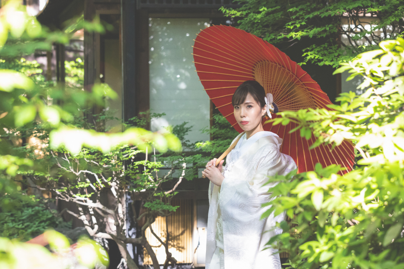 緑×白無垢×番傘