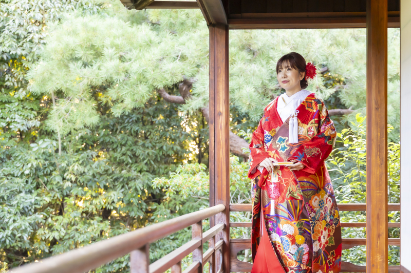 華やかな色打掛で