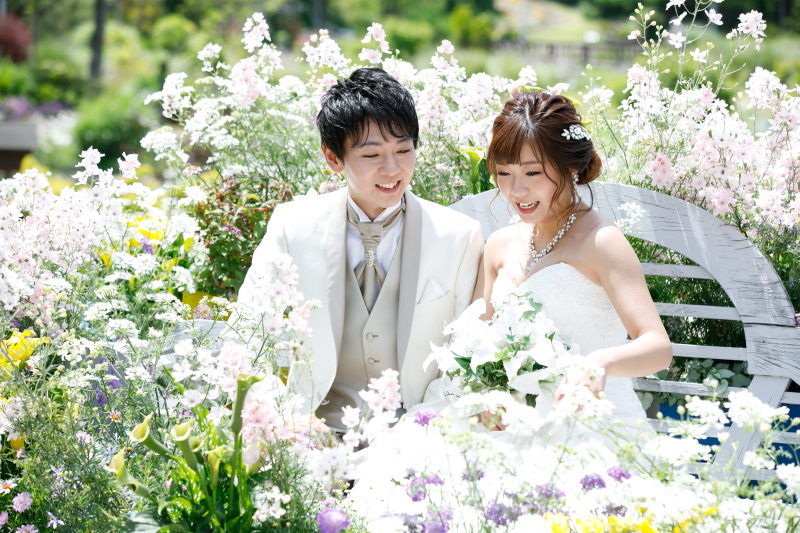 白タキシード×白ドレスが映える！