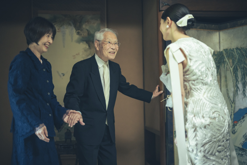 ドレスにお色直し!