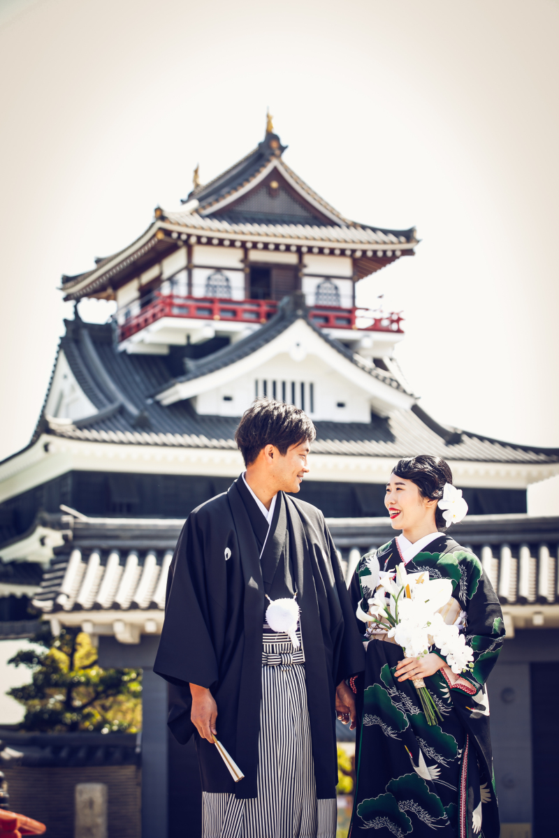 立派なお城をバックに