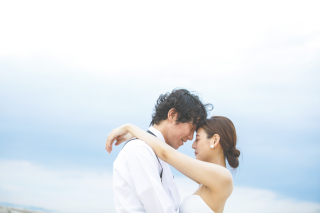 ビーチ撮影でのリゾート感にナチュラルな中にも大人っぽさをご希望されていたお二人。可愛くなりすぎないように大人の表情を意識して撮影をさせて頂きました。