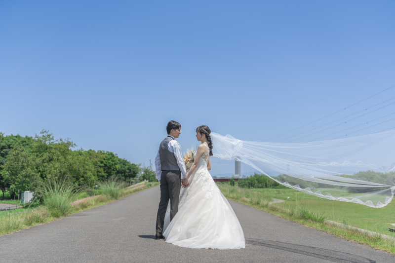 雲一つない青空を生かして、写真からもさわやかさを感じられるよう意識しました。自然な笑顔を引き出せるよう、会話をしながら撮影させて頂きます。