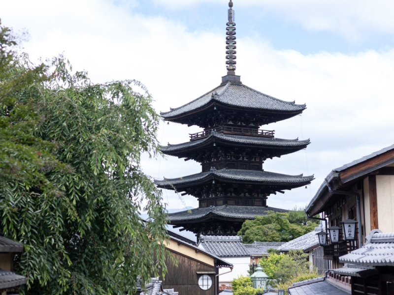 フォトグラファー2名が異なる世界観で撮影いたします