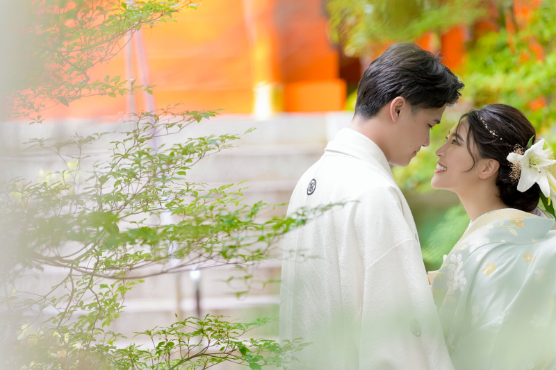 輝く緑とお二人の笑顔がとても印象的な前撮りでした