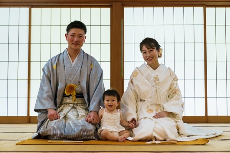 お正座は三人で