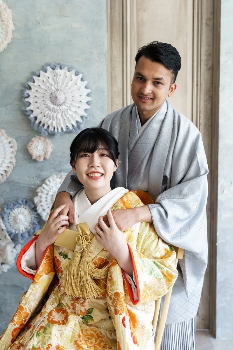 後ろからぴょこっと