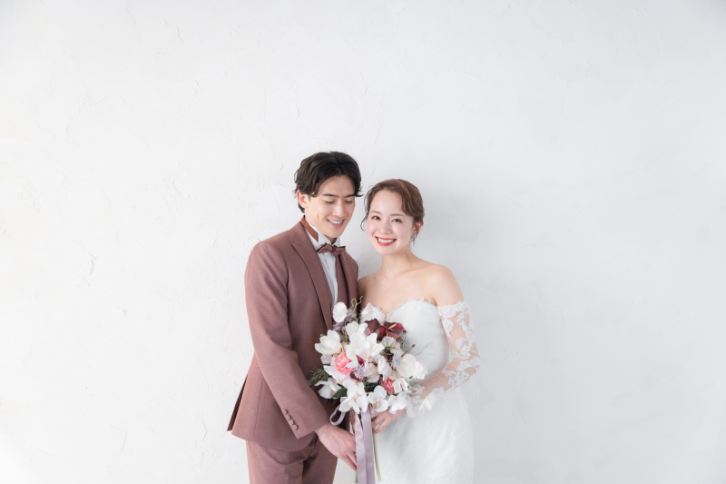 【オープニングムービー付きスタジオベーシック撮影プラン】ドレスor和装どちらか1着と私服でも撮影！写真１枚＆データ２１カット込み