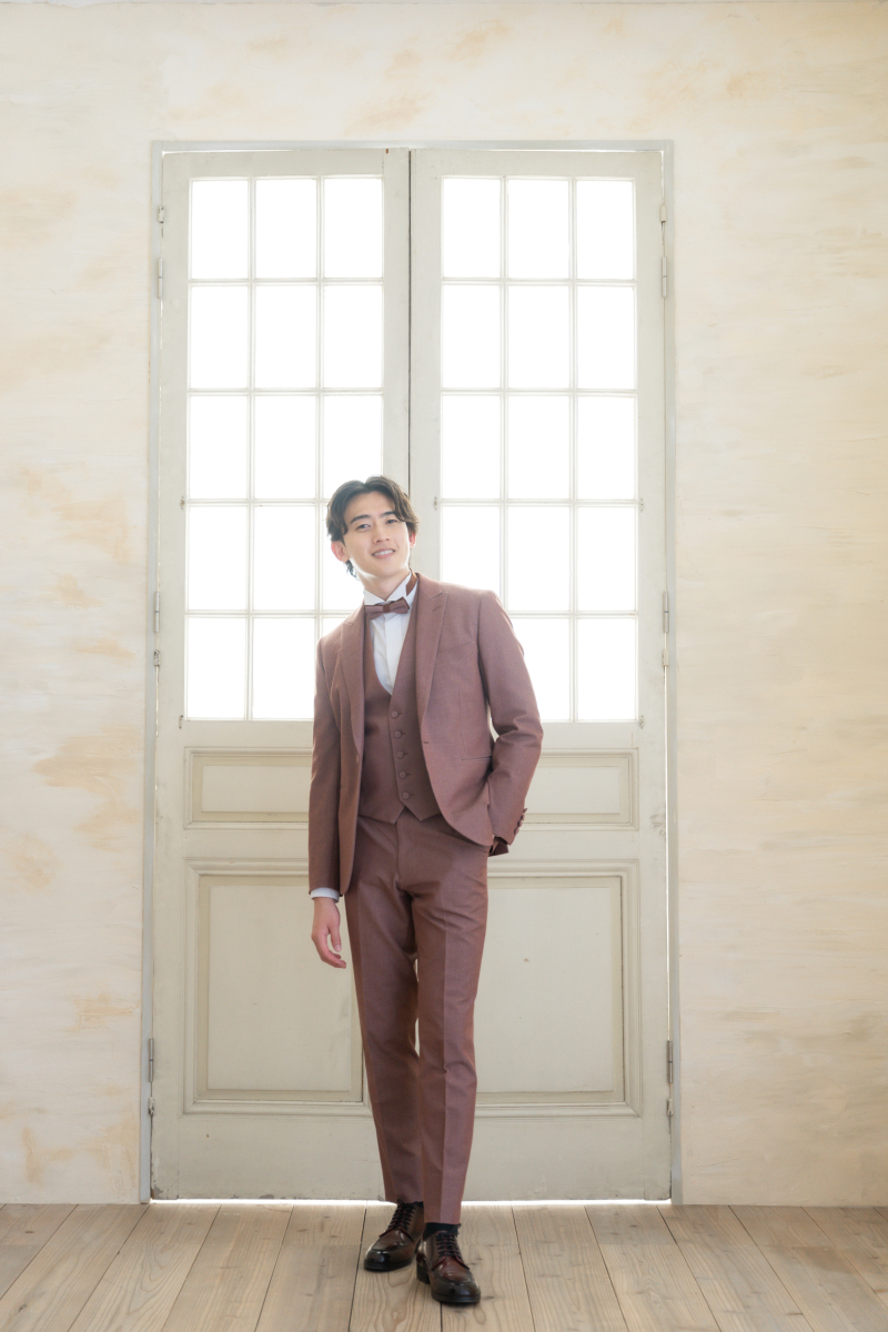 【オープニングムービー付きスタジオベーシック撮影プラン】ドレスor和装どちらか1着と私服でも撮影！写真１枚＆データ２１カット込み