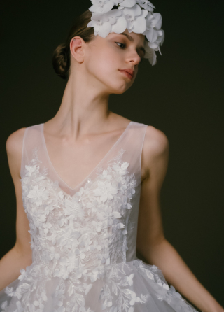 新作衣装コレクション〈Valerie〉