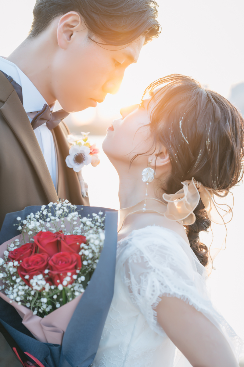 二人を照らす夕日