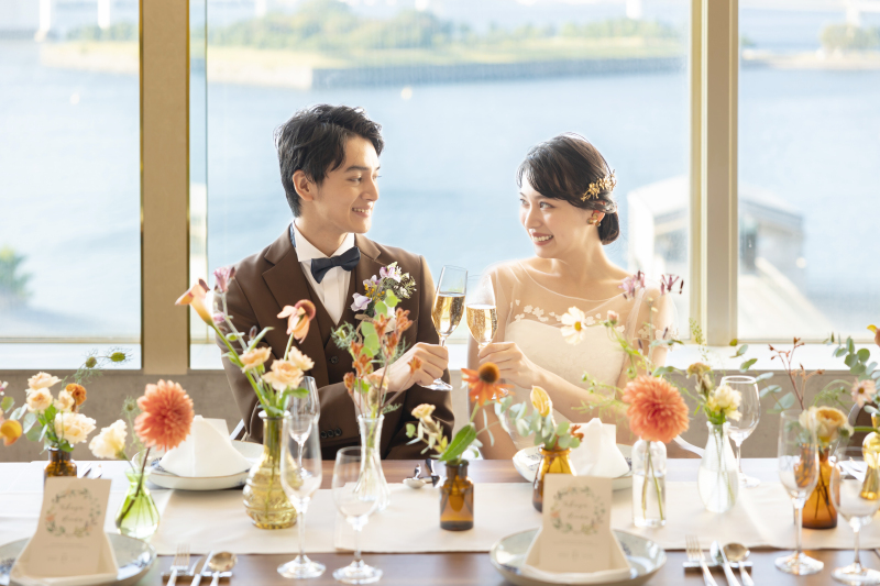 【会食付き】チャペルフォト+会食付き(6名様)+衣装ランクアップ込み|海を望む本格チャペルで叶えるフォトウェディング