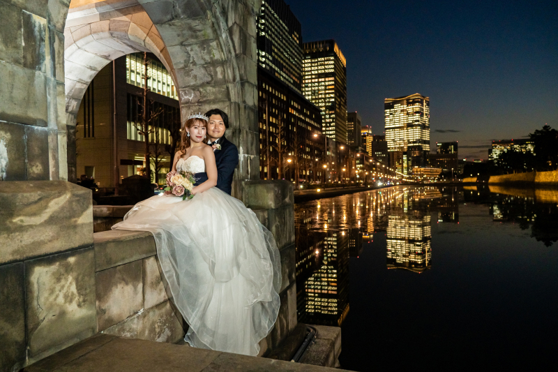 東京の夜景とともに