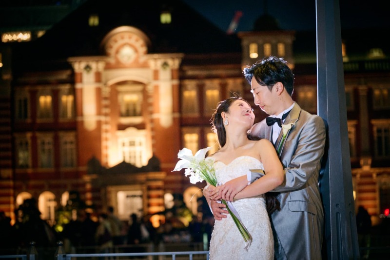 見つめ合うおふたりの空気感がロマンチックな一枚。