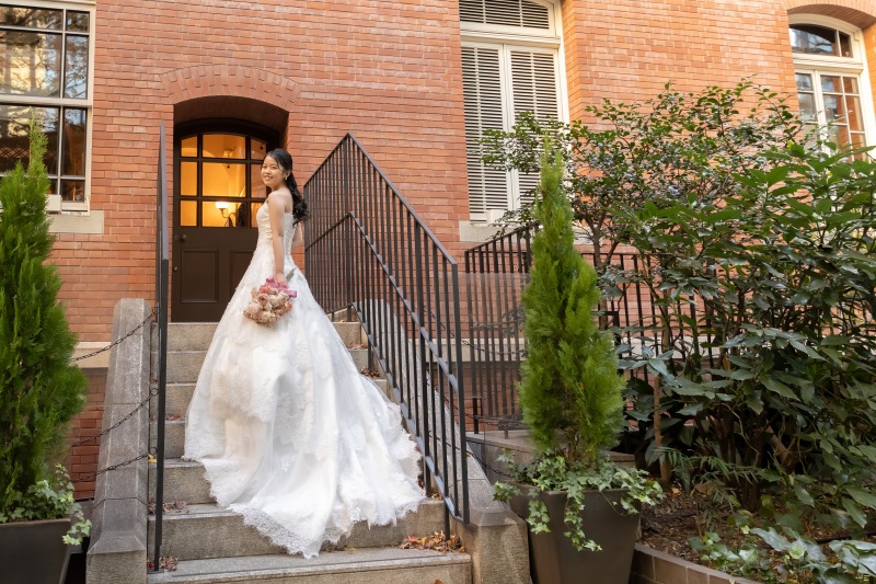三菱一号館美術館の階段を使って撮影