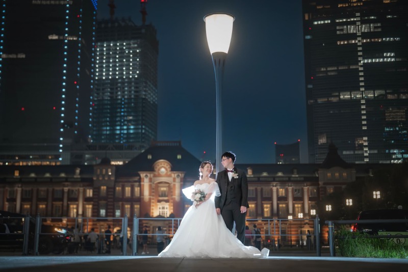 丸の内駅舎前にて