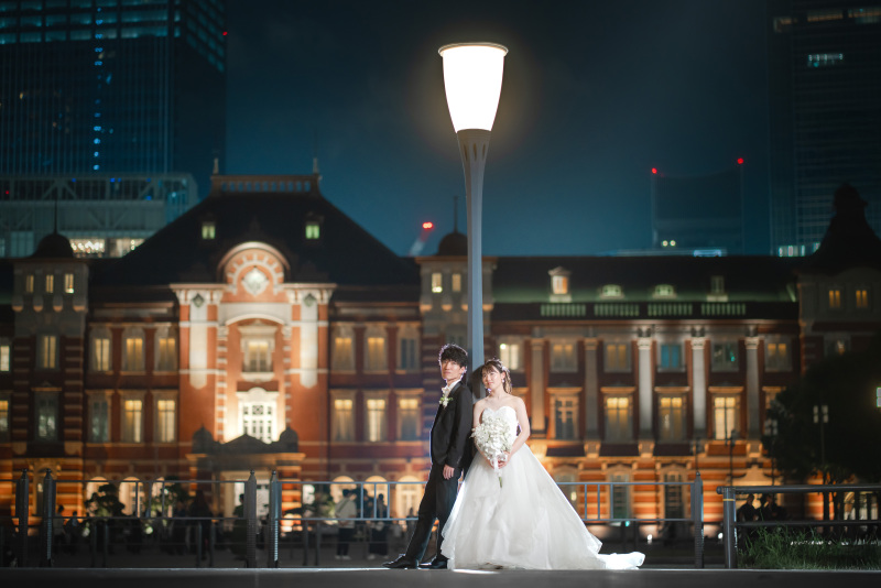 街灯に寄りかかって