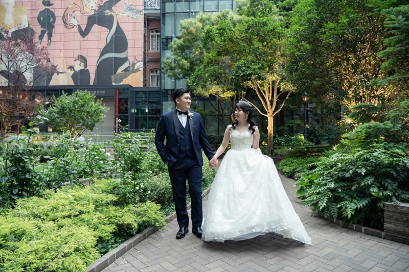 手を繋いでお散歩