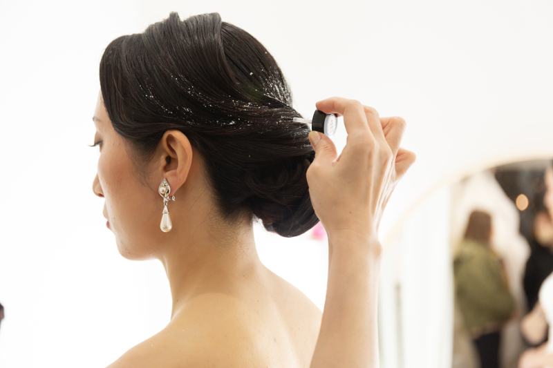 お支度シーン　ヘアスタイル