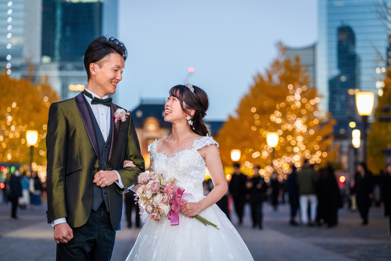 まずはおふたりで東京駅前から撮影です