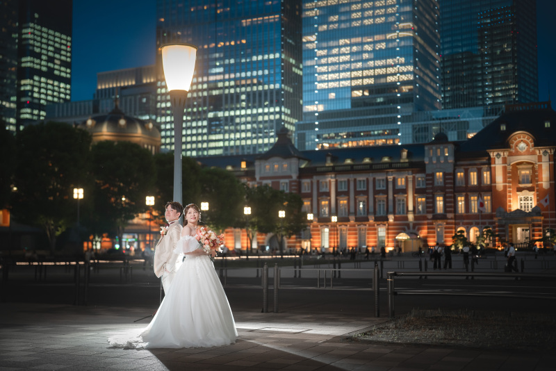 街灯に照らされるおふたり