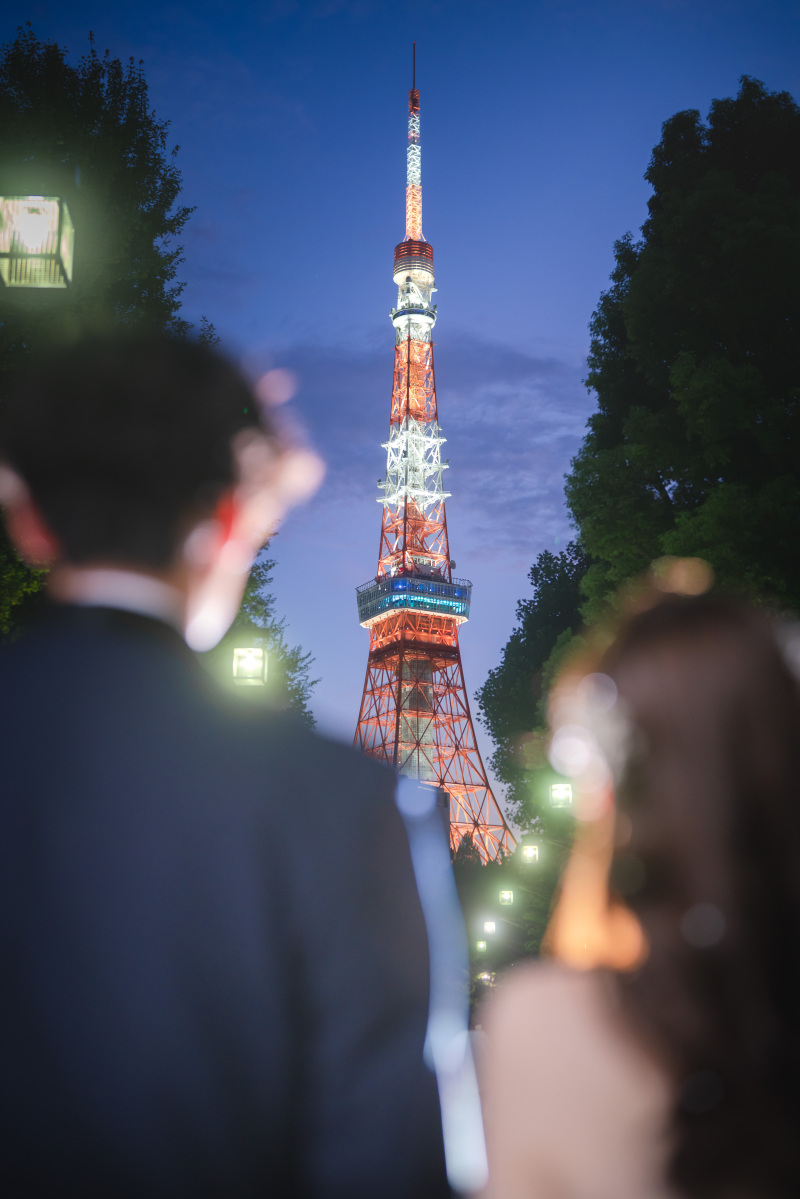 東京タワーをみつめるおふたり