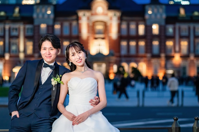 東京駅舎をバックに笑顔で思い出を残していきます!