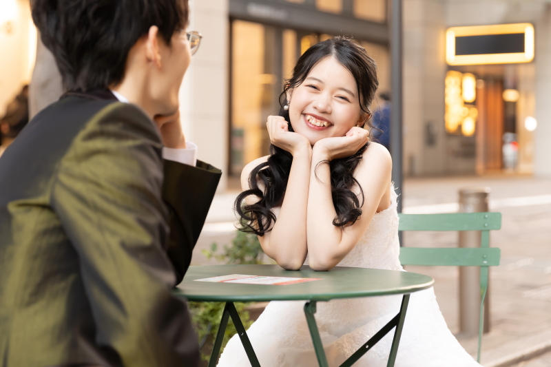 ご新郎様越しのご新婦様のお写真も