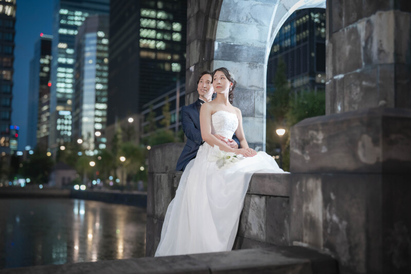 大都市の夜景とともに