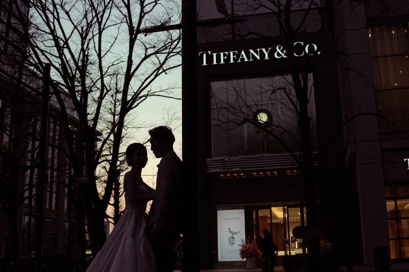 シルエットの1枚を