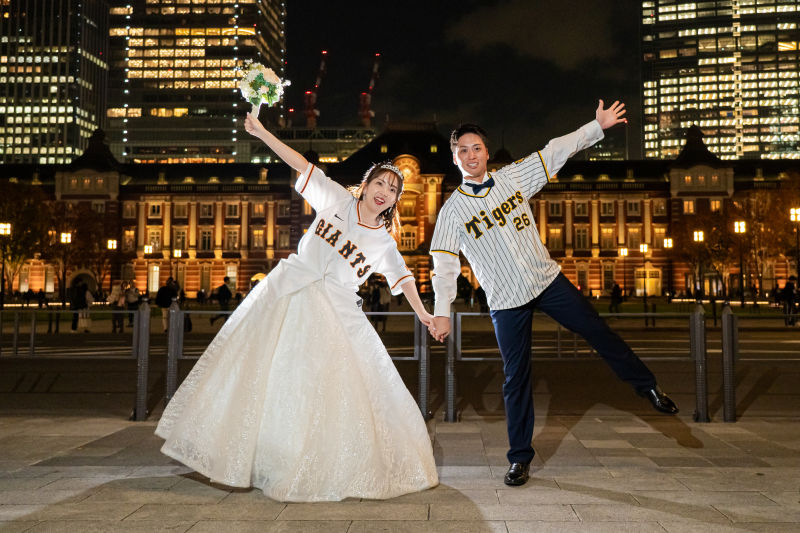 両チームのユニフォームで