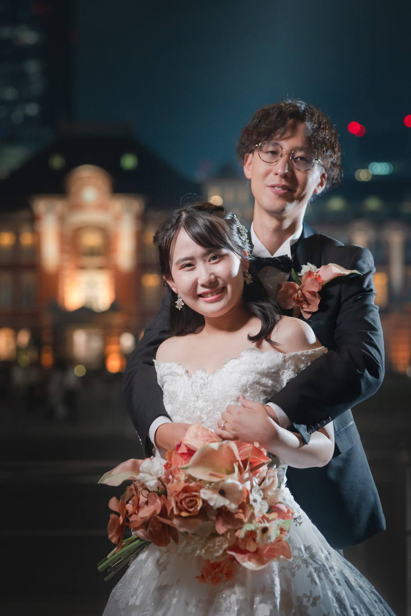 東京駅を背にしてハグショットも