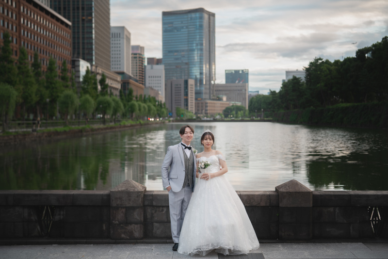 衣装チェンジをしたら和田倉橋に移動して撮影！