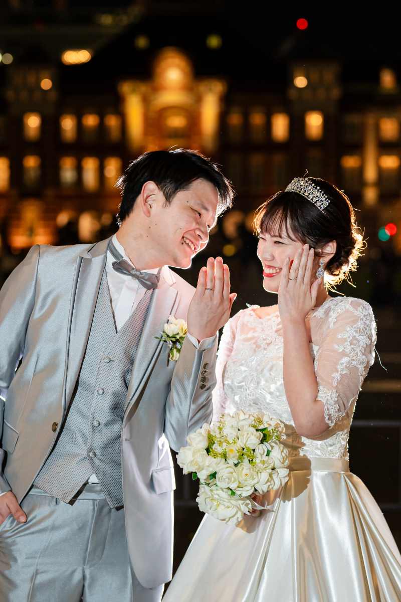 見つめ合う表情