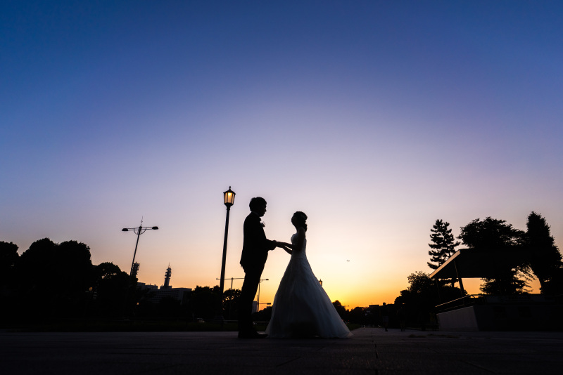 日没には夜空とオレンジの光のグラデーション◎